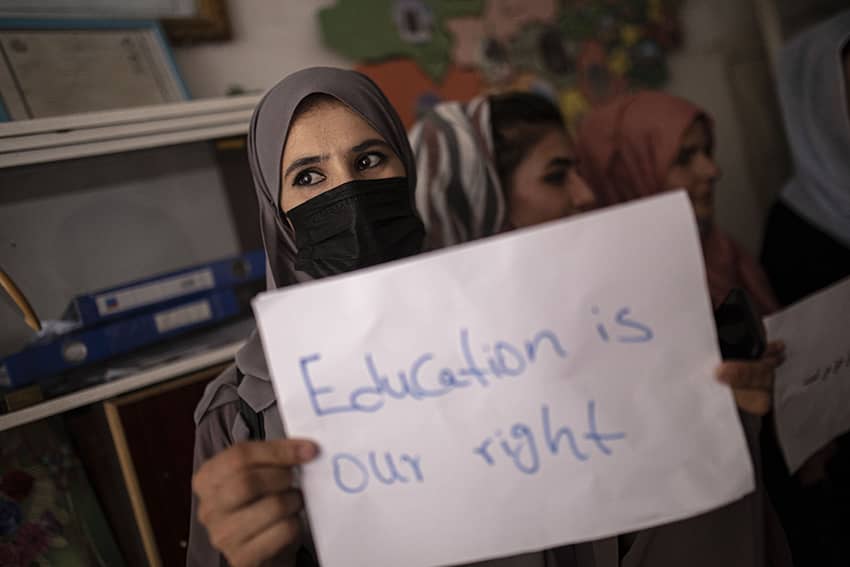 educación femenina en Afganistán