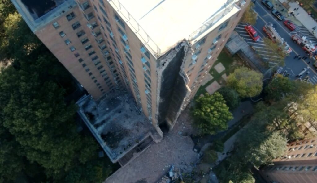 Derrumbe parcial de edificio en el Brox de 20 pisos deja grieta visible y fuertes daños