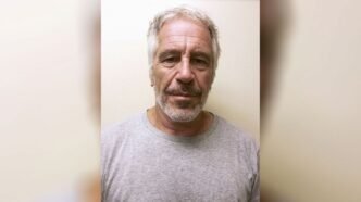 Caso Epstein: Elimina documentos que comprometían identidad de víctimas