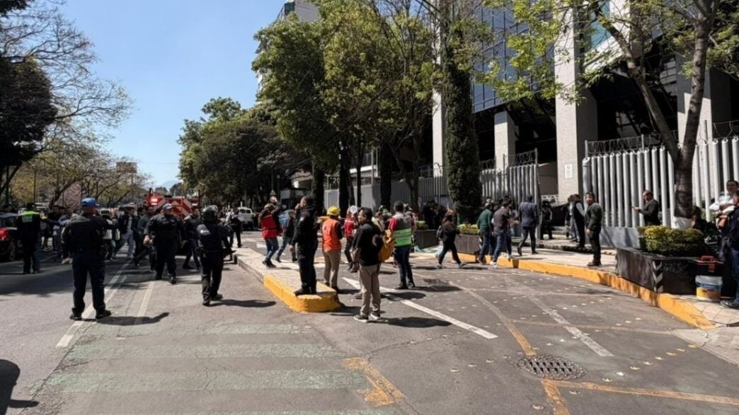 CDMX: Alerta por amenaza de bomba en Torre Prisma provoca desalojo del personal