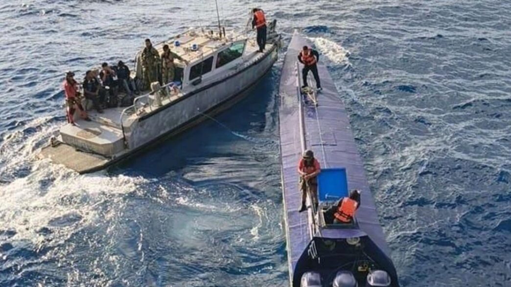 Marina asegura semisumergible con cocaína en las costas de Colima